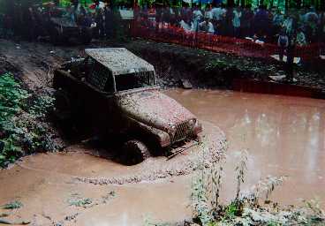 mudhole2.jpg (15509 bytes)