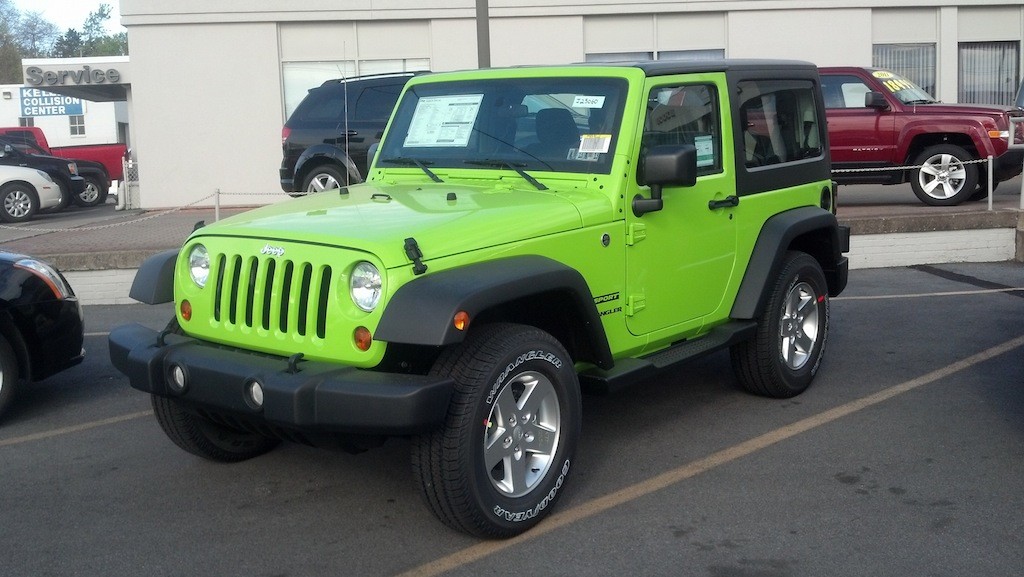 Gecko Color Jeep Wrangler Sport JK Spotted at Jeep Dealer jeepfan.com.