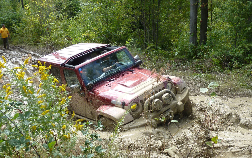 2011-jeep-jamboree-in-mud