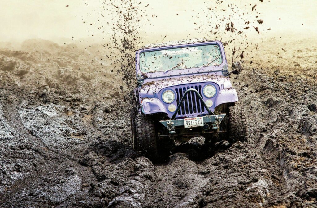 1979-jeep-cj-7-throwing-mud