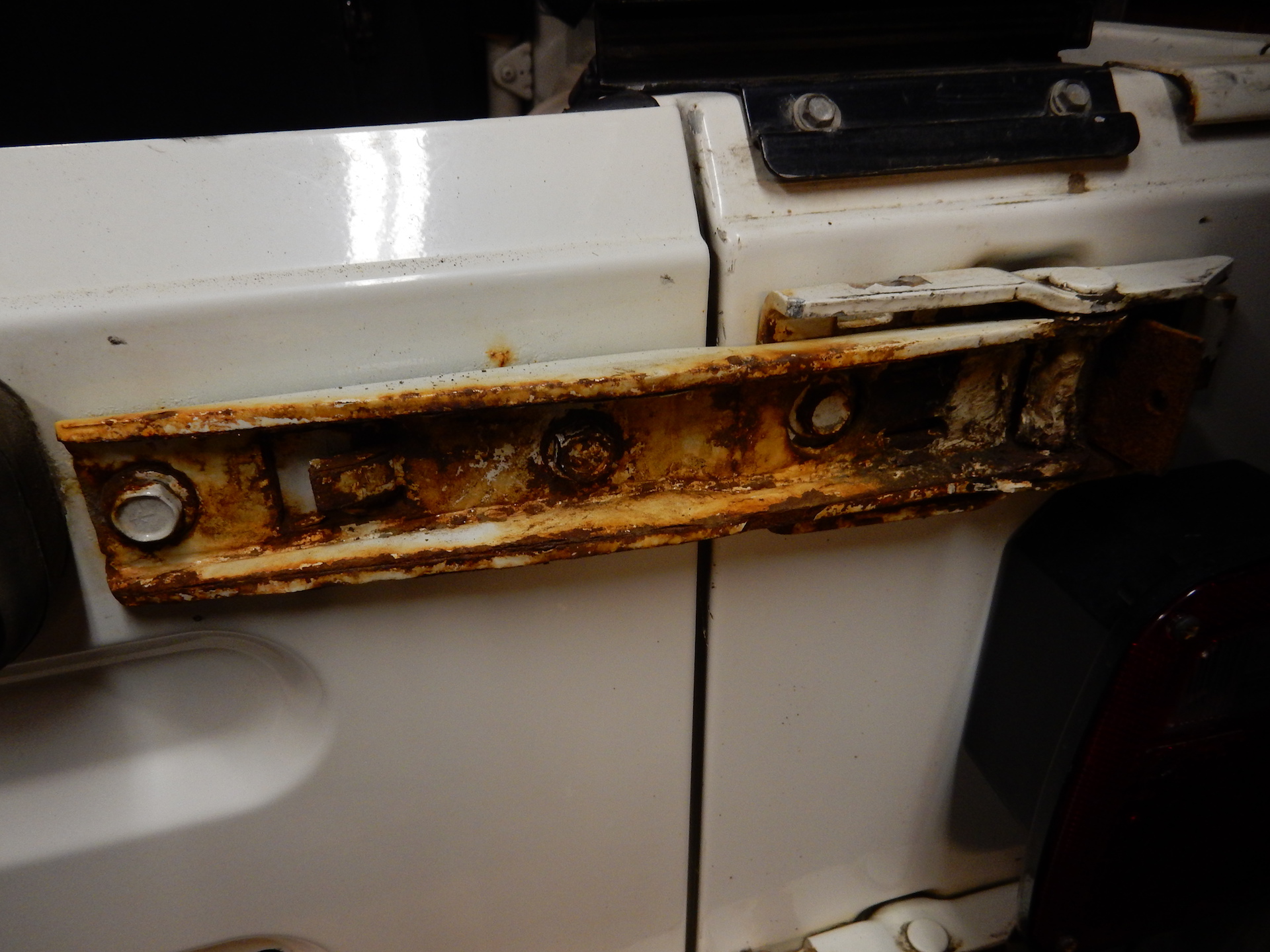 ReplacementTailgateHinge1