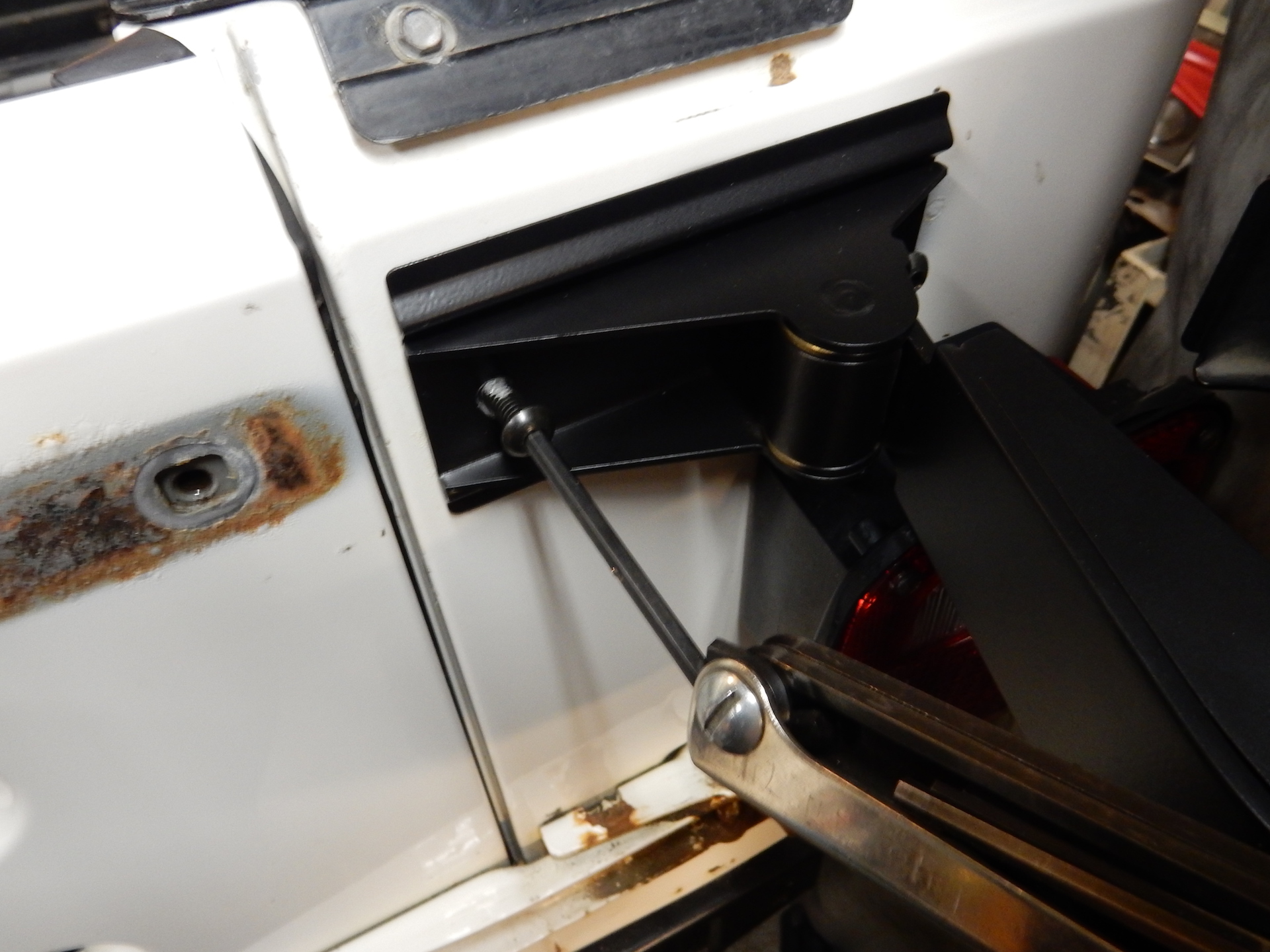 Jeep Wrangler TJ Replacement Tailgate Hinges Crown 